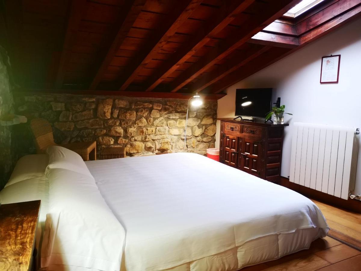Posada Los Calderones Сантільяна-дель-Мар Екстер'єр фото