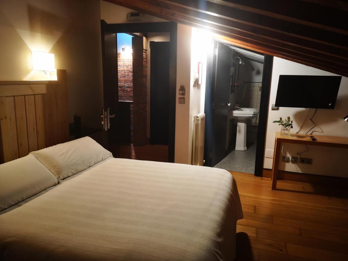 Posada Los Calderones Сантільяна-дель-Мар Екстер'єр фото